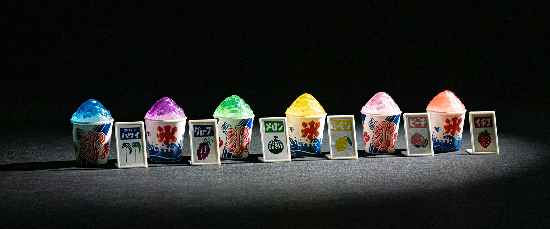 看板をタカマチ産業が監修したかき氷フィギュア
